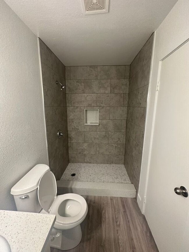 Building Photo - Beautifully Remodeled 1-Bedroom Condo in Desert Shores!