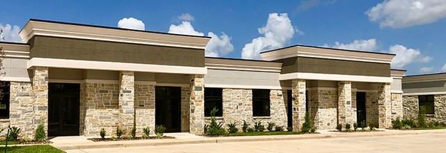Building Photo - 633 E Fernhurst Dr