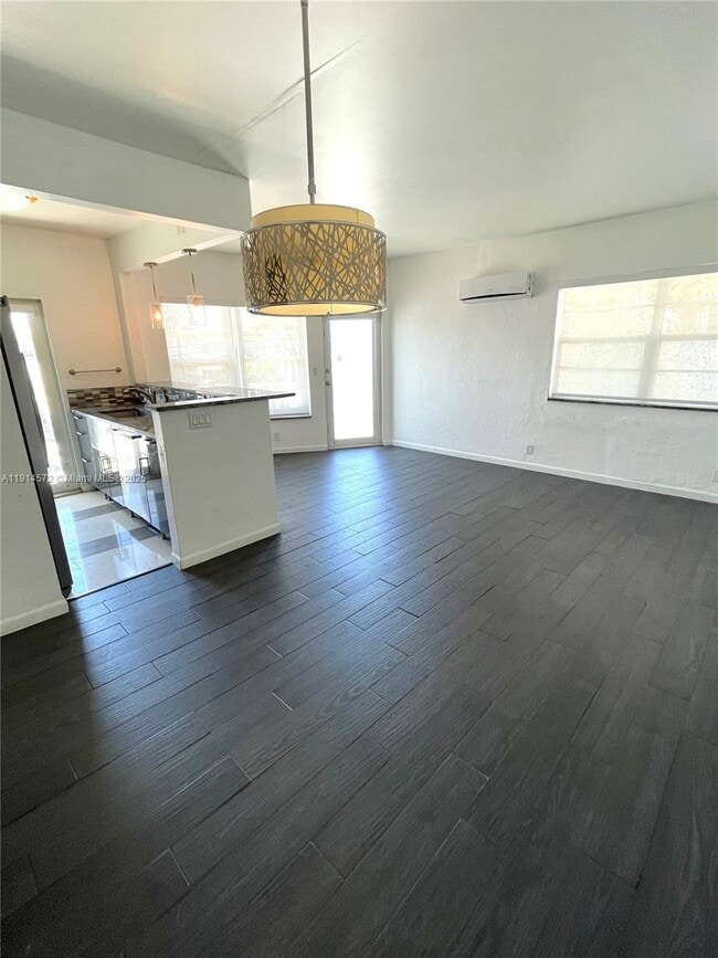 Building Photo - 620 76th St