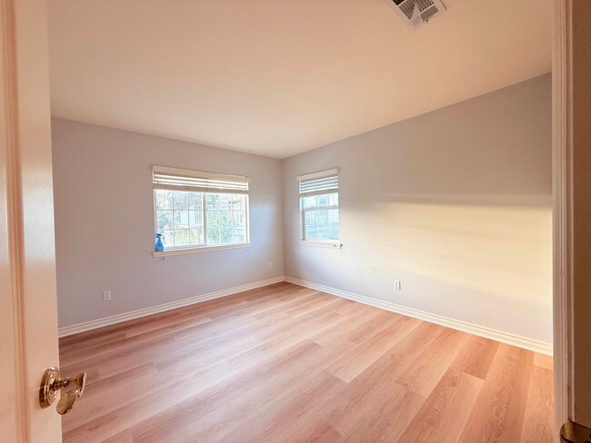 Building Photo - Pet-Friendly Hillside 4BR Home with New Flooring | Newbury Park