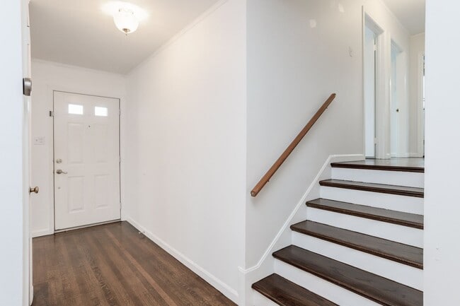 Building Photo - Extensively remodeled 4 Bed / 3 Bath home in South San Francisco. YouTube tour!