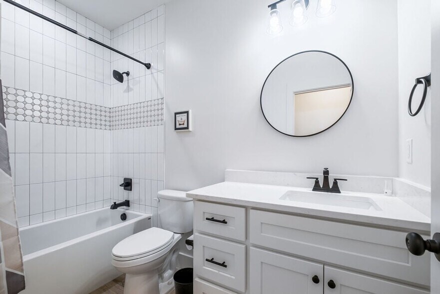 Building Photo - 238 Oleander Dr