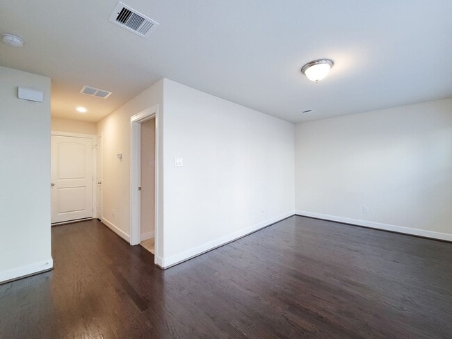 Building Photo - A stunning 4-story home perfectly situated in the heart of Spring Branch!