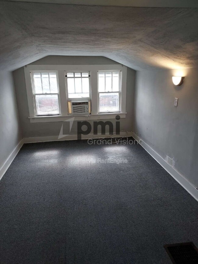 Building Photo - 1920 E Wood St