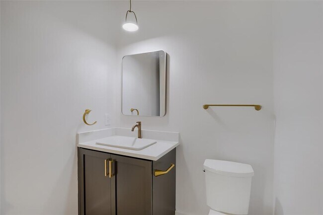 Building Photo - 7 Denbury Glen