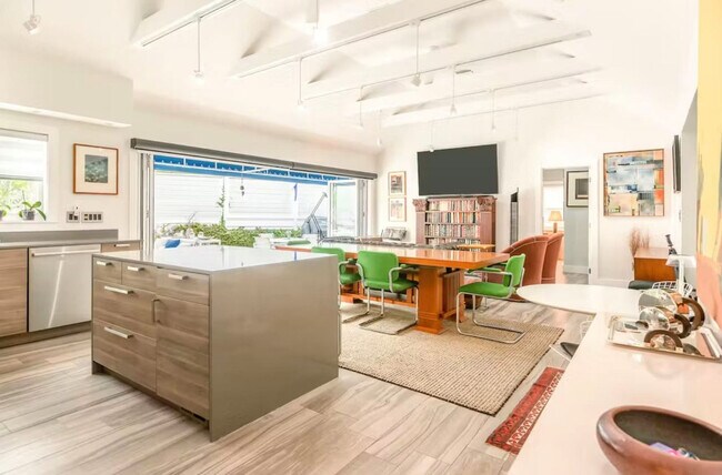 Building Photo - 629 Elizabeth St