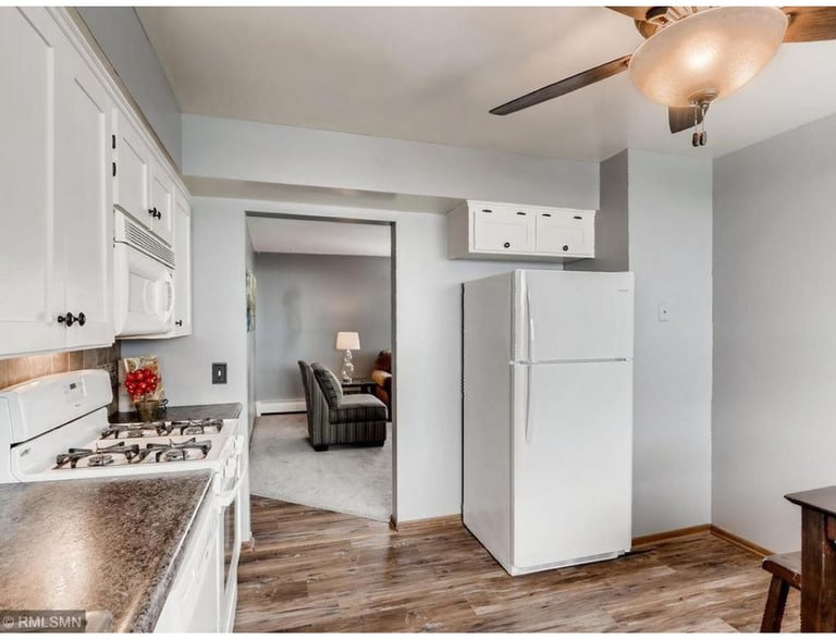 Building Photo - 136 7th Ave S