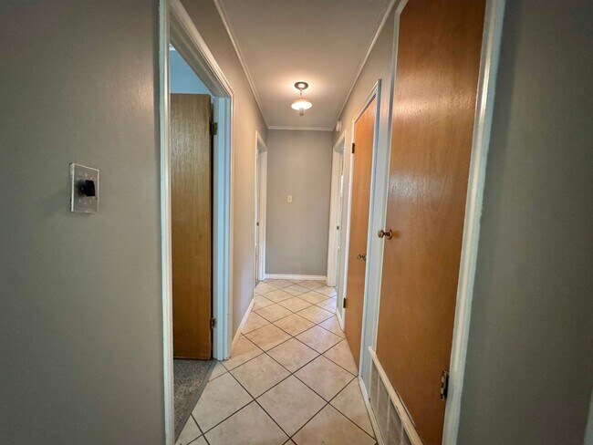 Building Photo - For Rent – Spacious Home Next to Spring Lake Park!