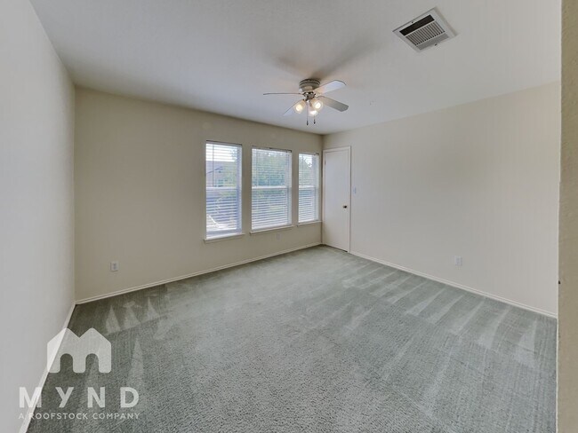 Building Photo - 904 Swallow Ridge Cove