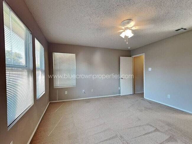 Building Photo - 9612 George Washington Dr