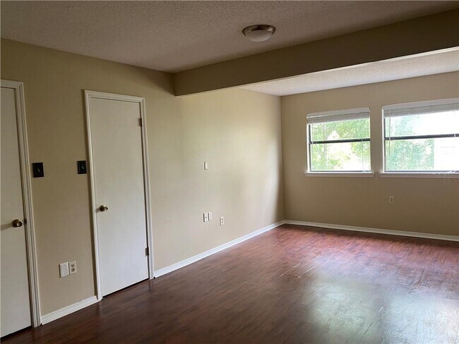 Building Photo - For Rent