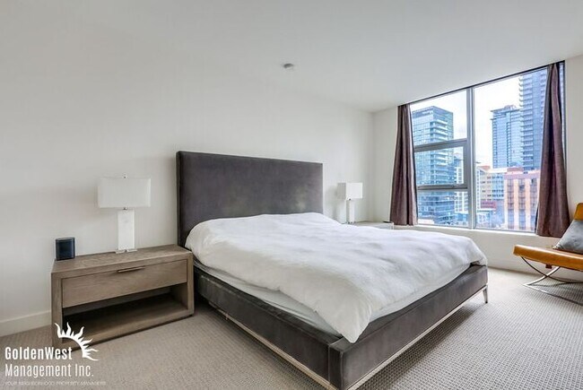 Building Photo - High-Rise Luxury 2Bdm 2Ba Condo in Downtown San Diego!