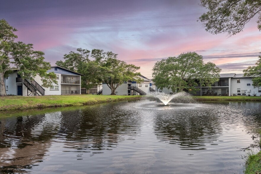 Building Photo - Altura Largo