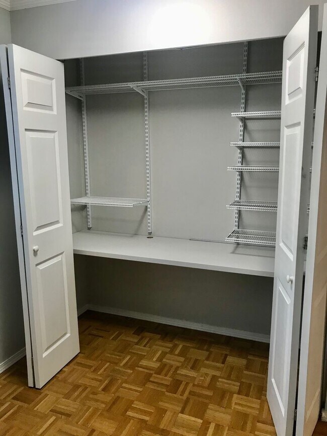 Building Photo - Two Bedroom/Two bath Capitol Hill Condo - ...