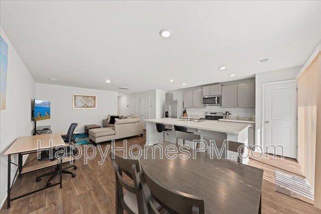 Building Photo - 4698 Palm View Cir