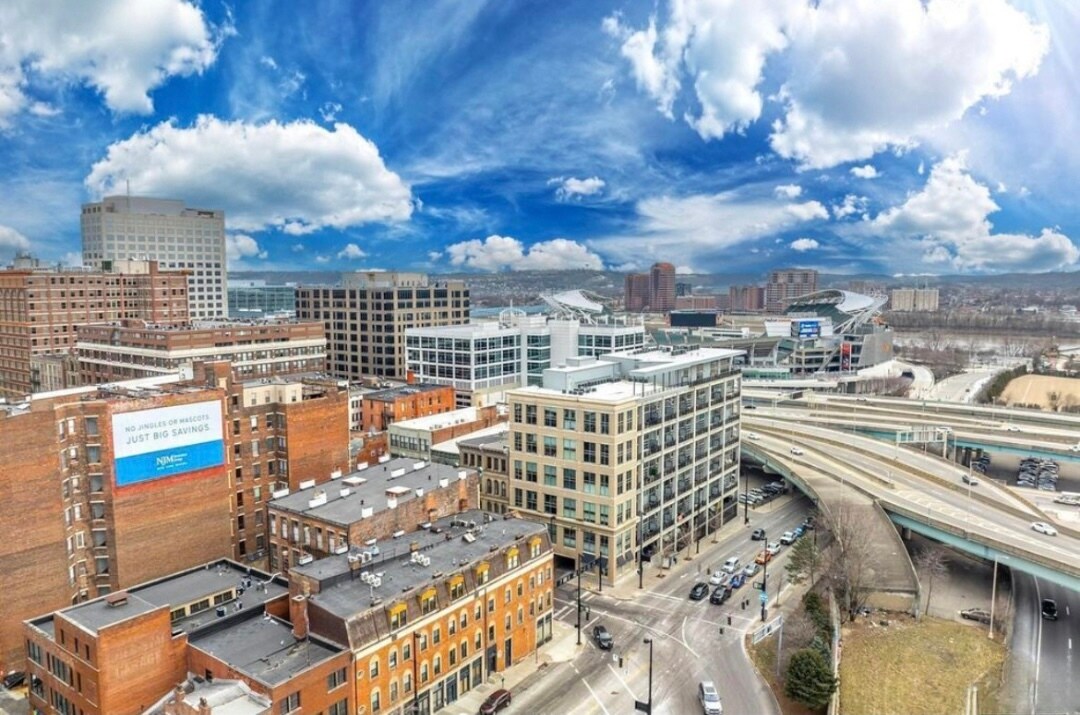 Downtown Loft - 353 W 4th St