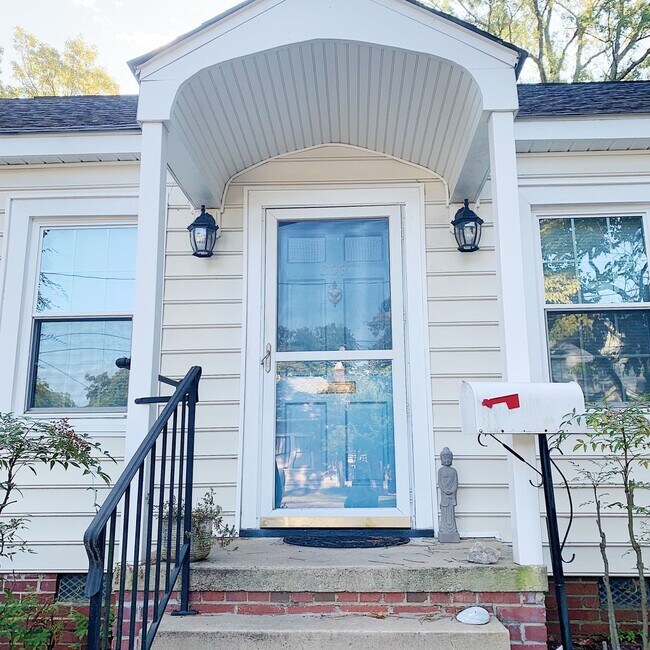 Building Photo - 309 S Meade St