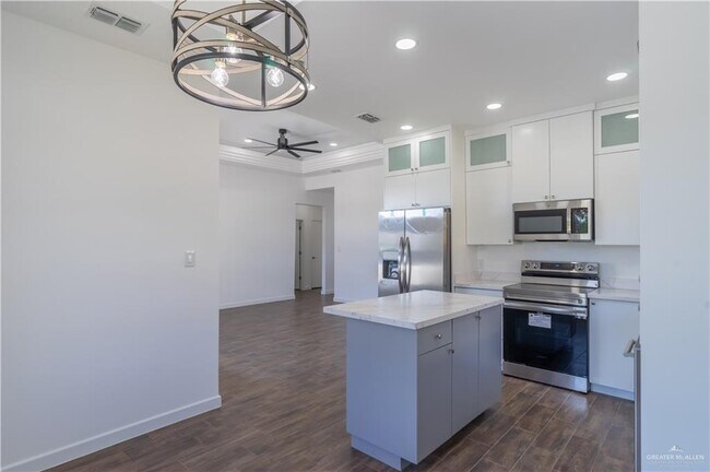 Building Photo - 14 N Sugar Bear Dr