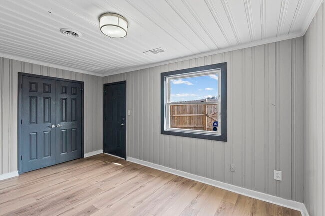 Building Photo - 934 Garibaldi St SW