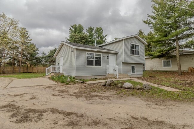 Building Photo - Bright & Updated 4-Bedroom Home Close to Everything