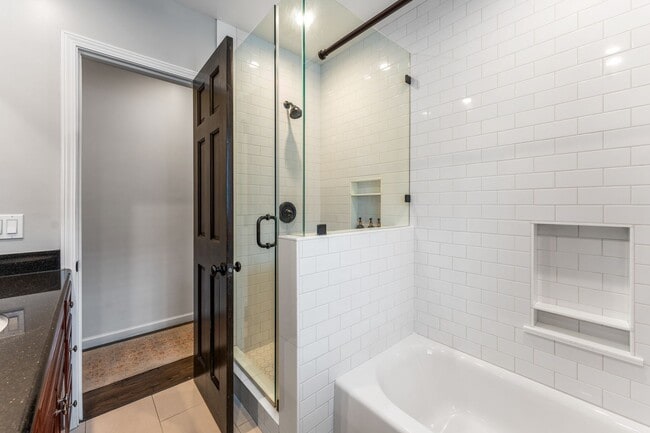 Building Photo - Beautiful 3 bed 2 Bath + Bonus Room home + Yard  in Old Torrance!