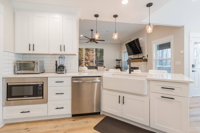 Building Photo - 104 Elohi Ln