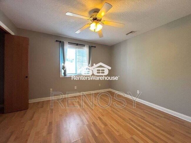 Building Photo - 10151 Sutton Dr