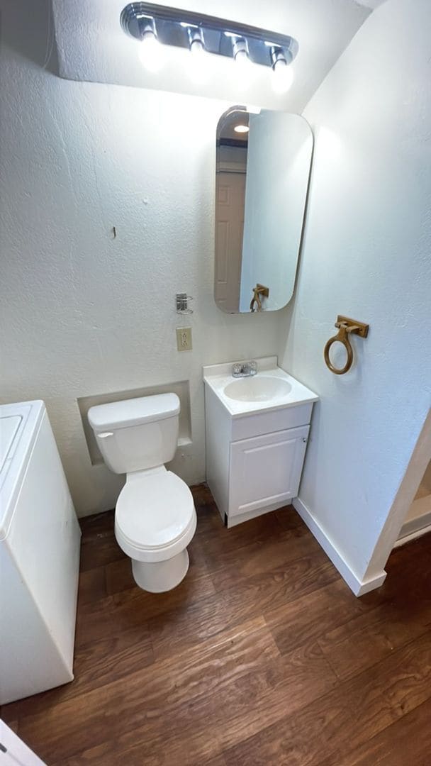 Building Photo - PRELEASING NOW: Large 6 bed/2 bath home!