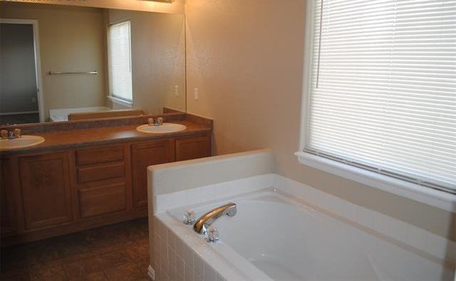 Master bath - 7334 Pearly Heath Rd