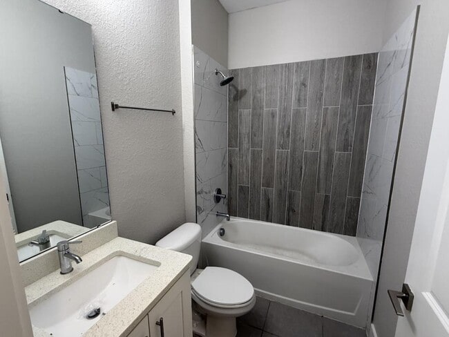 Building Photo - 105 Zinnia Ln