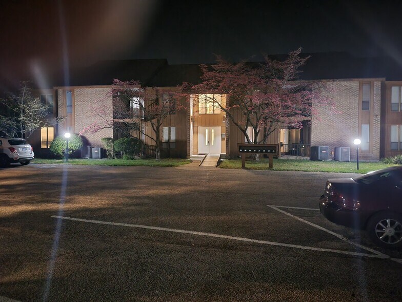 Building Photo - 500 Oxcart Rd