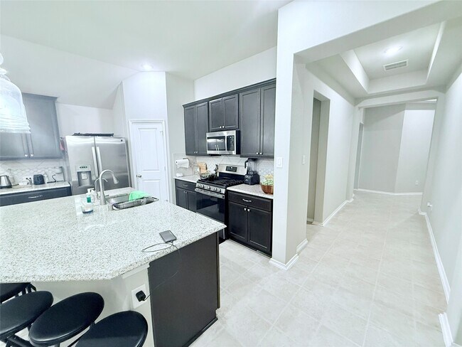 Building Photo - 8803 Oak Ivy Ln