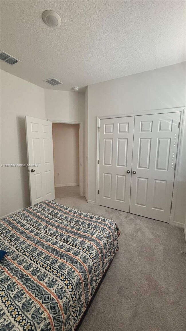 Building Photo - 219 Bottle Brush Dr