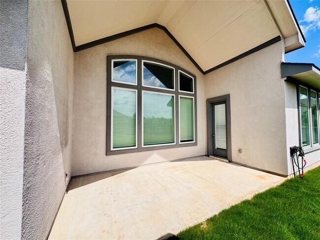 Building Photo - 2605 Brushwood Mdw