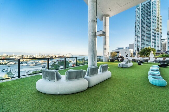 Building Photo - 398 NE 5th St