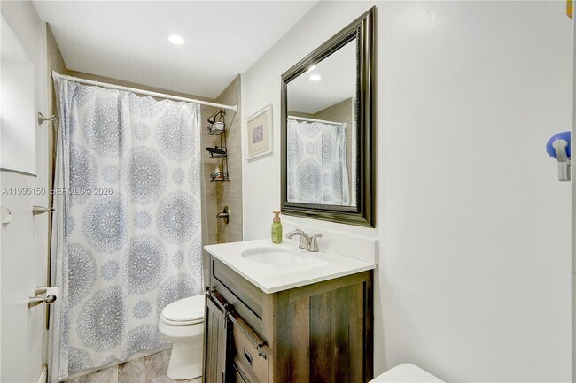 Building Photo - 5509 SW 6th St