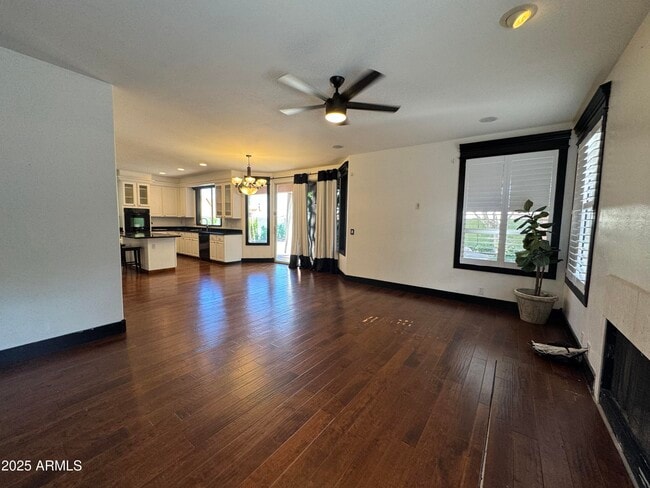 Building Photo - 3201 E Desert Flower Ln