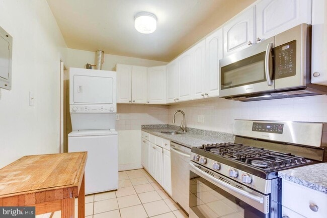 Building Photo - 7981 Audubon Ave