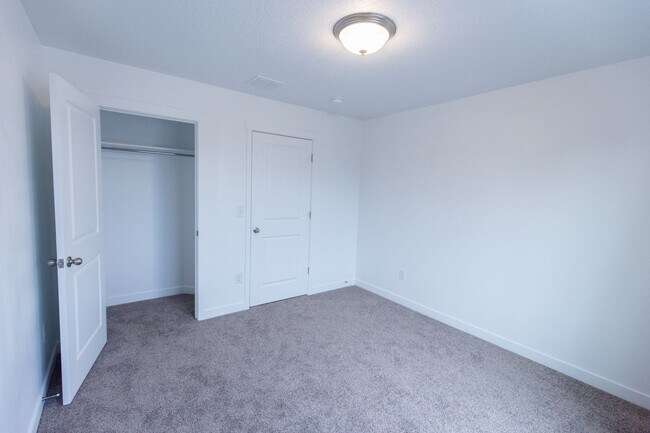 Building Photo - 3569 Grassland Dr