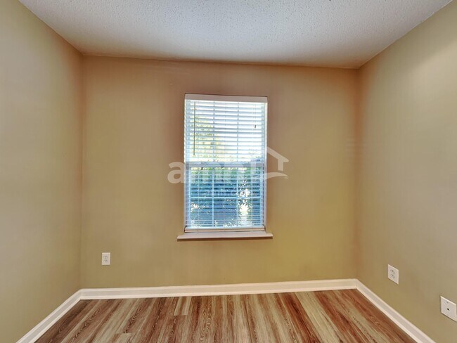 Building Photo - 208 Winding Willow Trl