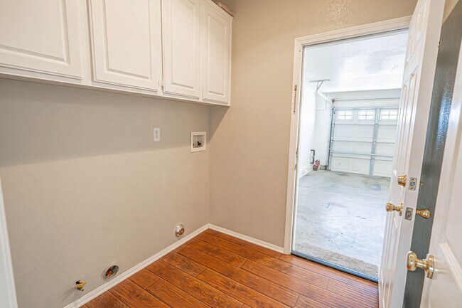 Building Photo - COMING SOON! Charming 4-Bedroom Single-Story Home in Lancaster!