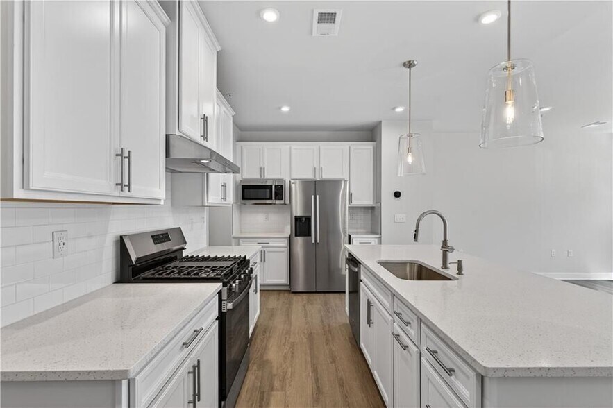 Building Photo - 325 Enchanted Ct