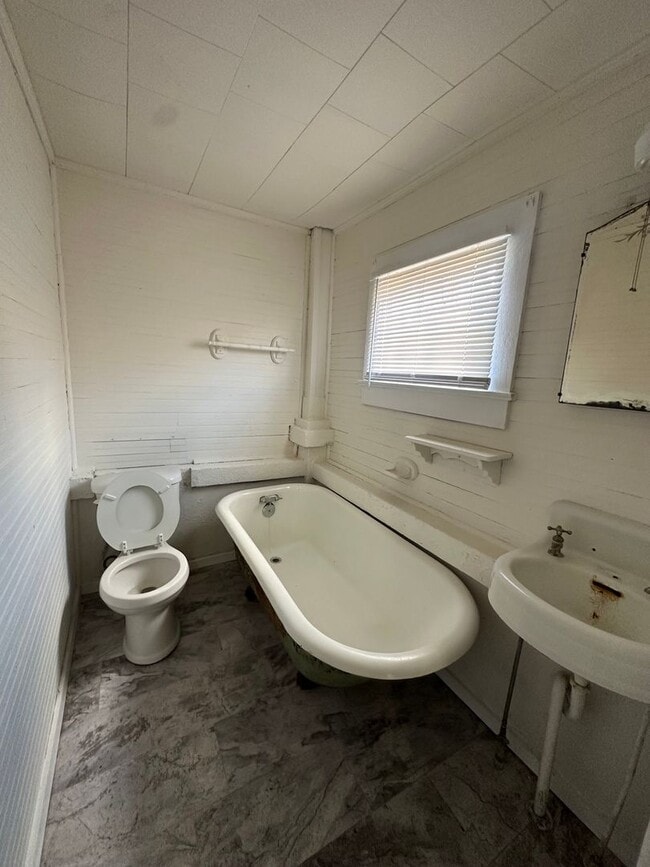 Building Photo - 17 Twine St