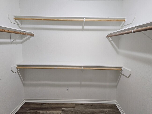 Building Photo - 10615 Heatherford Dr
