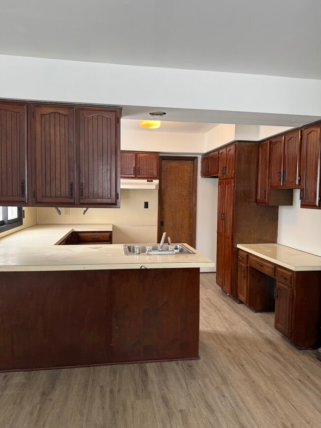 Building Photo - 6727 Parkland