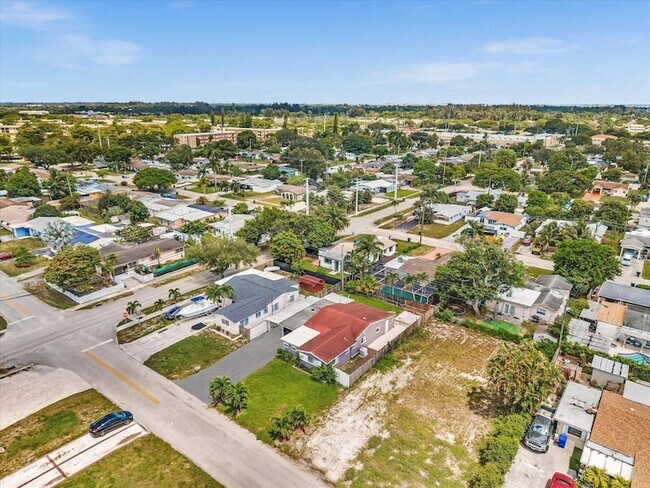 Building Photo - 6661 Meade St