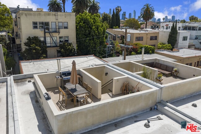 Building Photo - 738 Parkman Ave