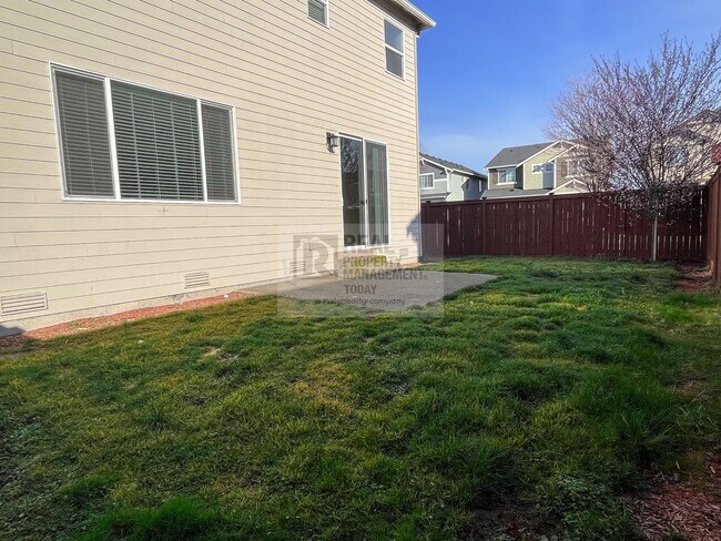 Building Photo - Spacious 5 Bedroom Home In Lacey!!