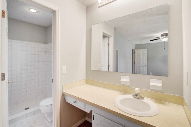 Building Photo - 1860 Piper Dr