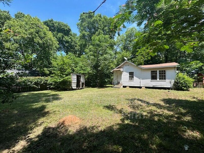 Building Photo - 2520 Merwin St